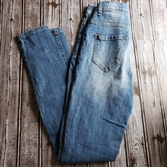 Fashion Nova Distressed Skinny Jeans - Picture 7 of 8